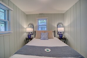 Room - Glamping Getaway to Lake Michigan - Perfect for Romantic Escapes (Muskegon)