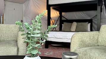 1 dormitorio y ropa de cama