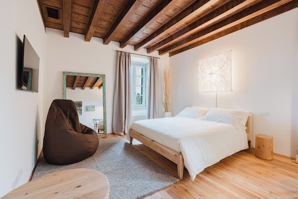 1 bedroom, desk, free WiFi