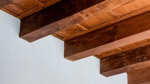 A wooden ceiling structure with exposed beams. - Orto Room (Paladina)