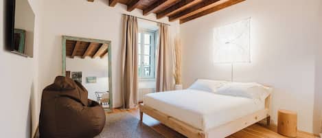1 bedroom, desk, free WiFi