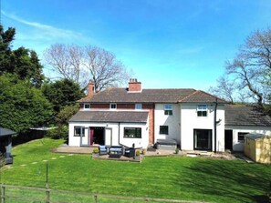 House, 5 Bedrooms, Accessible, Garden View | Exterior