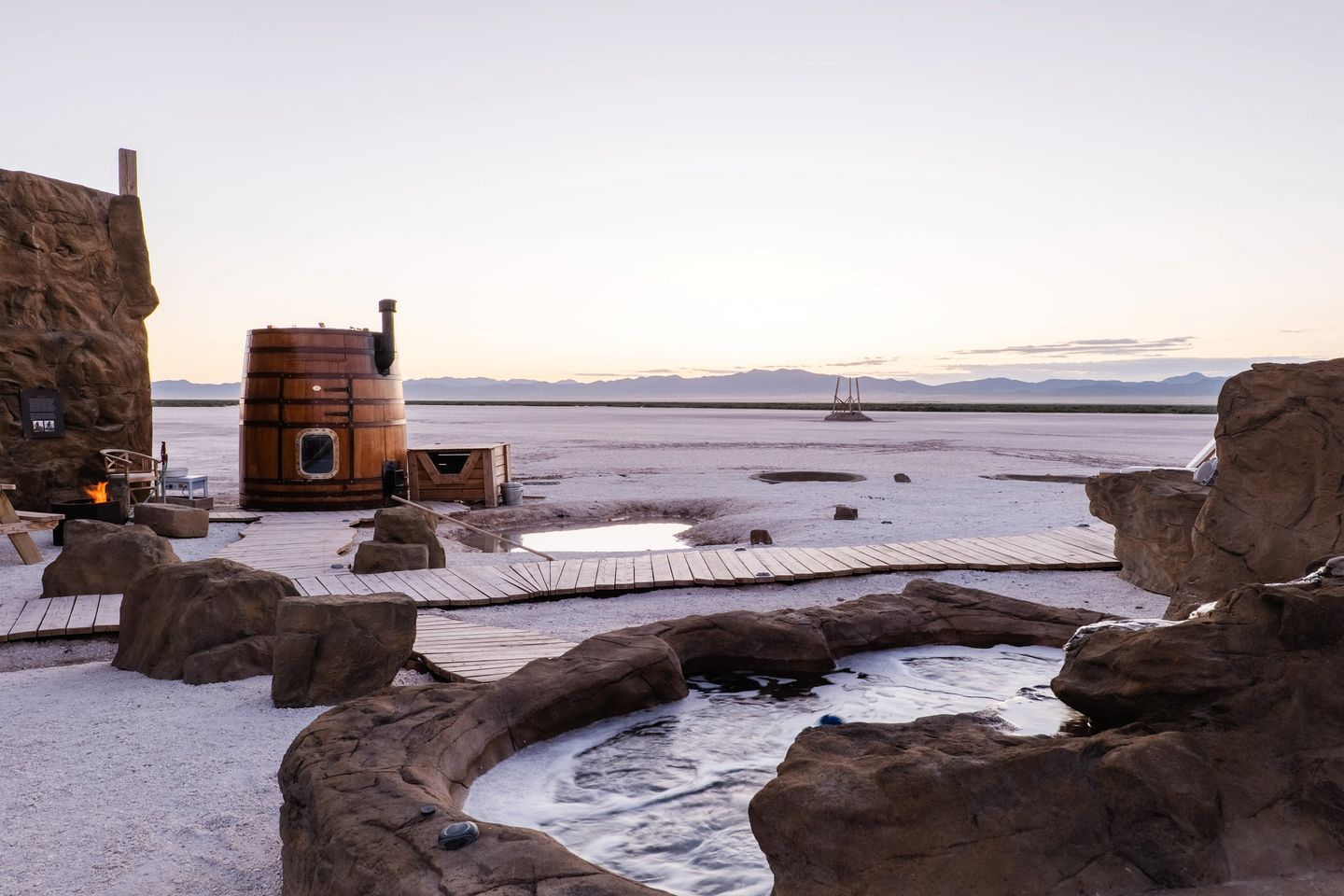 Outdoor spa tub