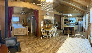 2 bedrooms, bed sheets - Texas Hill Country Glamping in this Rustic Cabin - Perfect for Family Vacations in the South (Bandera)