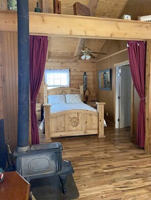 2 bedrooms, bed sheets - Texas Hill Country Glamping in this Rustic Cabin - Perfect for Family Vacations in the South (Bandera)