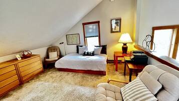 2 bedrooms, desk, iron/ironing board, WiFi