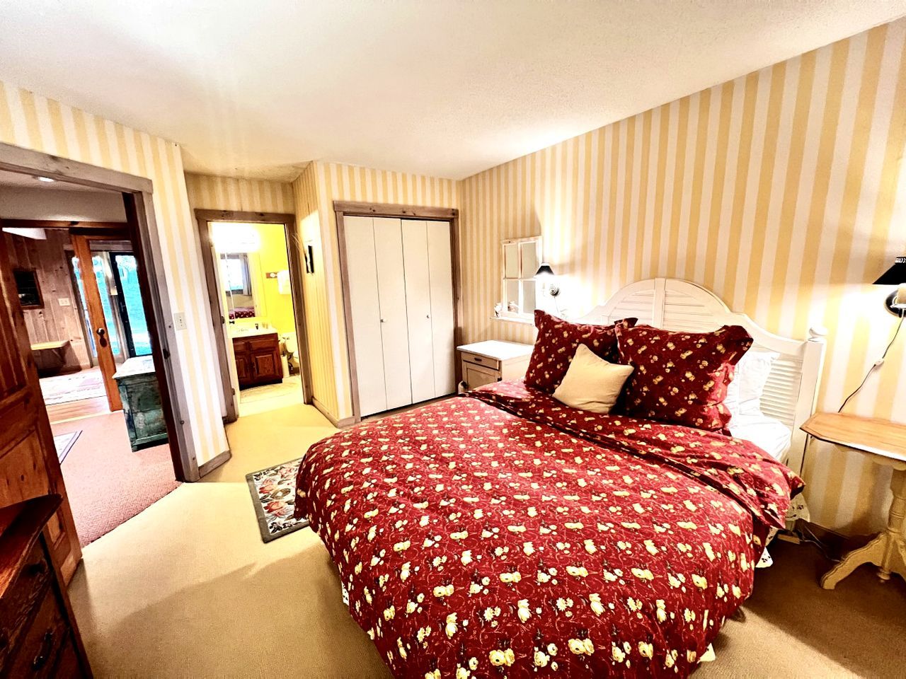 2 bedrooms, desk, iron/ironing board, WiFi