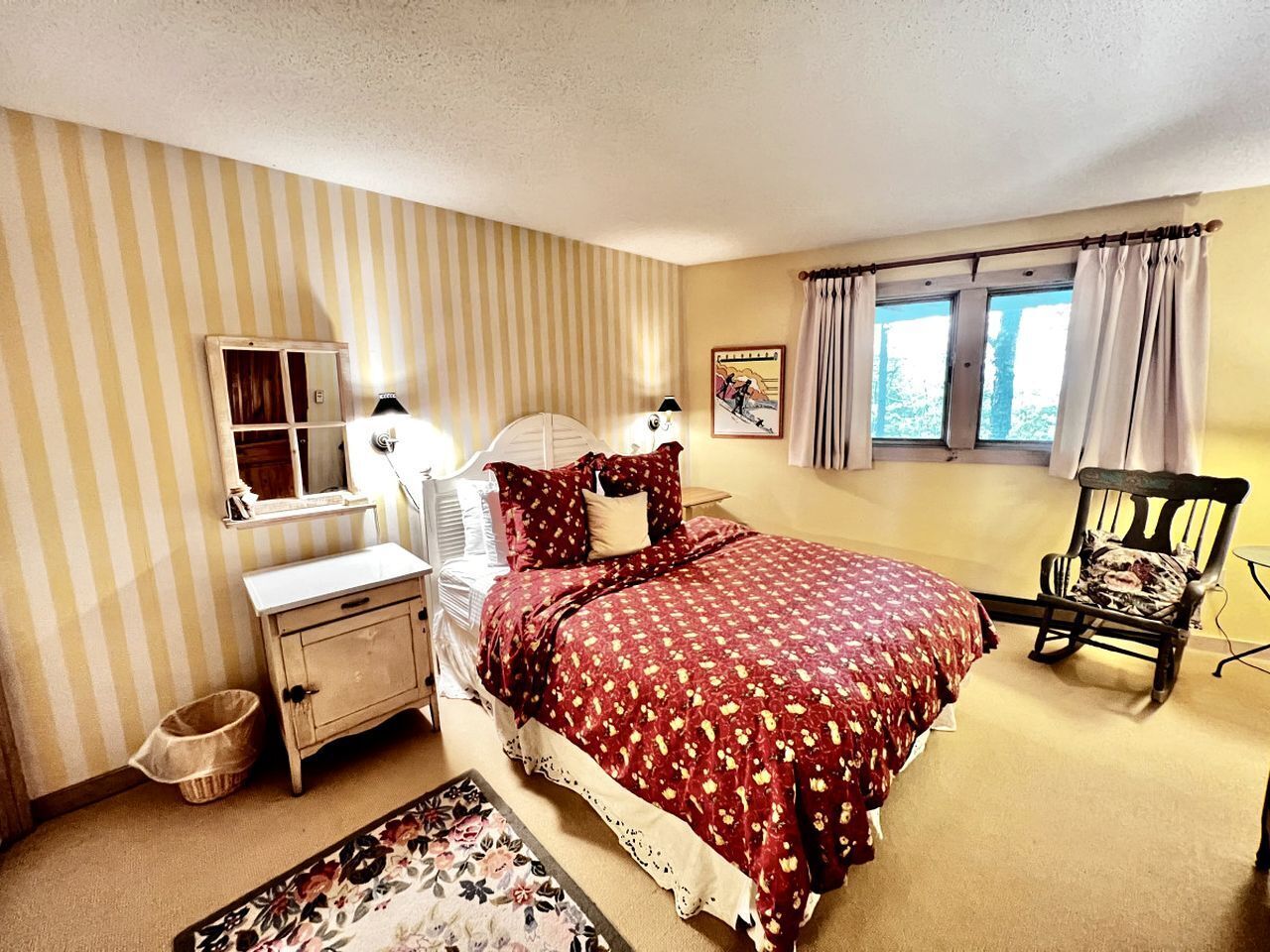 2 bedrooms, desk, iron/ironing board, WiFi