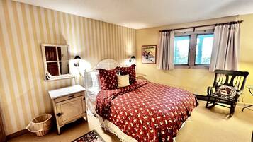 2 bedrooms, desk, iron/ironing board, WiFi