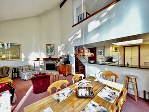 Dining - Spectacular Cottage with Swimming Pool and Foosball in Stratton, Vermont (Stratton)