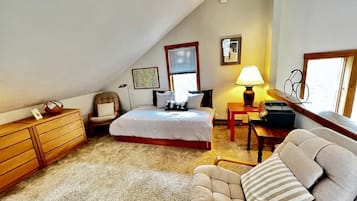 2 bedrooms, desk, iron/ironing board, WiFi
