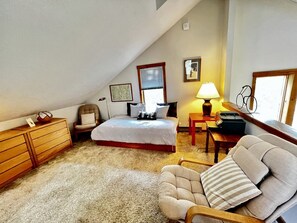 2 bedrooms, desk, iron/ironing board, WiFi - Spectacular Cottage with Swimming Pool and Foosball in Stratton, Vermont (Stratton)