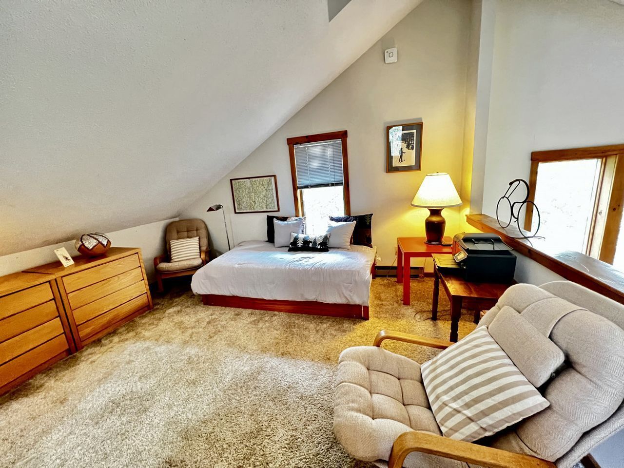 2 slaapkamers, een bureau, een strijkplank/strijkijzer, wifi
