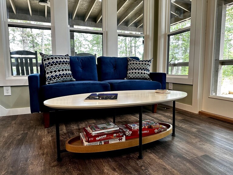 Fully Stocked Cabin Nestled Among The Trees In Tennessee - Monteagle, TN