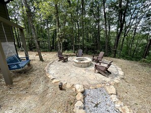 Outdoor spa tub - Fully Stocked Cabin Nestled Among the Trees in Tennessee (Monteagle)