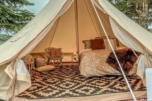 1 Schlafzimmer, Schreibtisch, Bügeleisen/Bügelbrett, Reisekinderbett