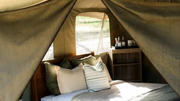 1 bedroom, bed sheets