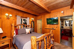 Room - Stunning Wooden Cabin with Fire Pit and Barbecue in Big Bear Lake, California (Big Bear Lake)