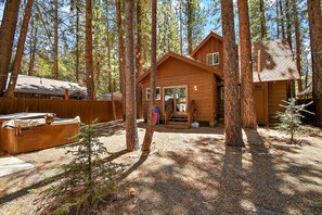 Exterior - Stunning Wooden Cabin with Fire Pit and Barbecue in Big Bear Lake, California (Big Bear Lake)