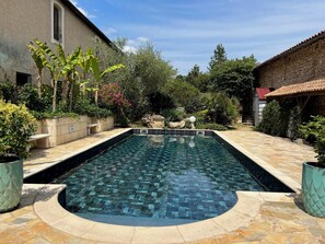 Seasonal outdoor pool, free pool cabanas, pool umbrellas - Domaine de Beaufort (SAINT FRONT DE PRADOUX)