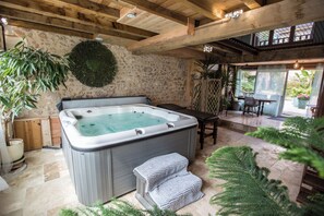 Terrace/patio - Domaine de Beaufort (SAINT FRONT DE PRADOUX)