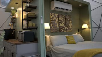 1 bedroom, desk, WiFi, bed sheets