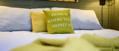 1 bedroom, desk, WiFi, bed sheets