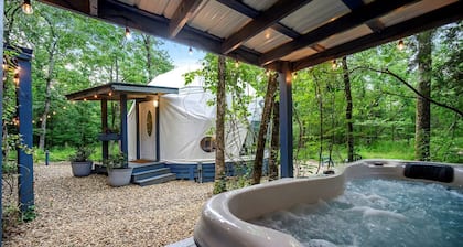 Gorgeous Secluded Dome with Hot-tub in Broken Bow, Oklahoma