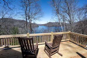 Property grounds - Cabin Rental for Amazing Family Holidays with Private Deck on Lake Nantahala, North Carolina (Topton)