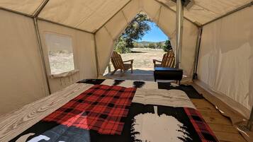 1 bedroom, bed sheets