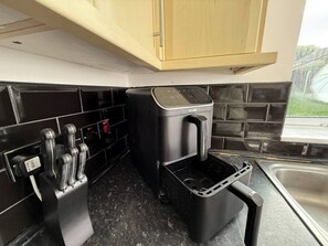 House, 3 Bedrooms, Garden View | Exterior - Urban Calm Spacious 3-bed Home With Free Parking (Rotherham)
