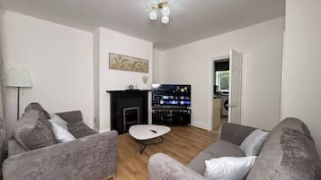 House, 3 Bedrooms, Garden View | Living room