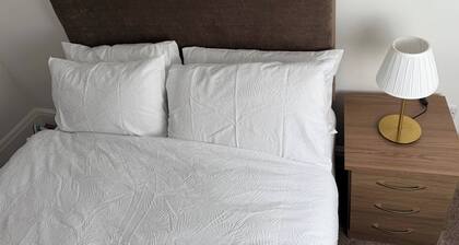 Urban Calm Spacious 3-bed Home With Free Parking