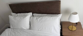 Urban Calm Spacious 3-bed Home With Free Parking