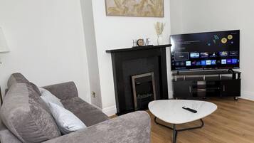 Nhà, 3 phòng ngủ, quang cảnh vườn | Phòng khách