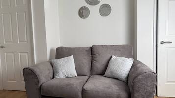 House, 3 Bedrooms, Garden View | Living area