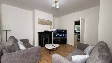 House, 3 Bedrooms, Garden View | Living room