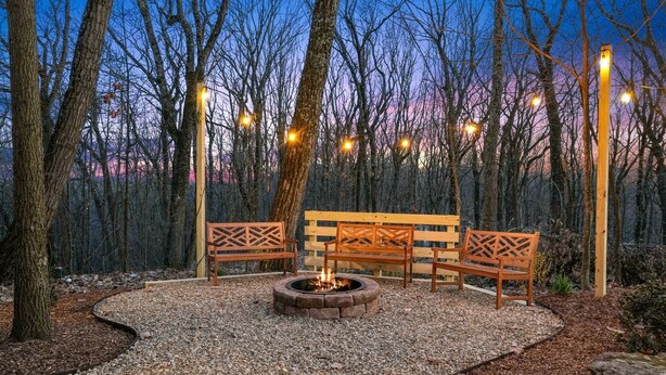 Property grounds - Tranquil Secluded Cabin with Private Deck, Hot-Tub, Pool Table and Views in Ohio (Amanda)
