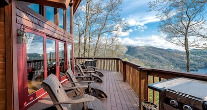Lakeview Cabin with Large Private Deck in Topton, North Carolina