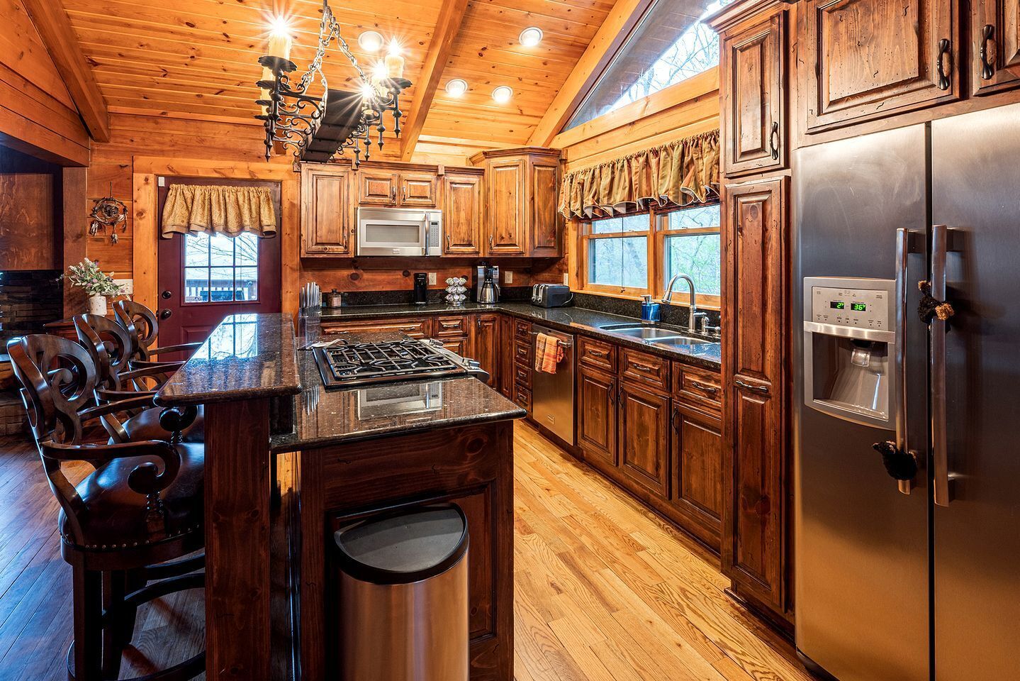Fridge, oven, stovetop, cookware/dishes/utensils