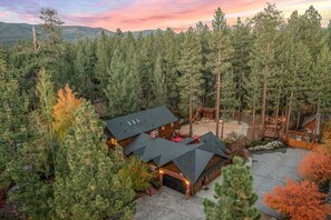 Exterior - Incredible Cabin with Hot-tub and Fire Pit in Big Bear Lake, California (Big Bear Lake)