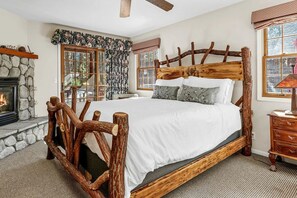 Room - Incredible Cabin with Hot-tub and Fire Pit in Big Bear Lake, California (Big Bear Lake)