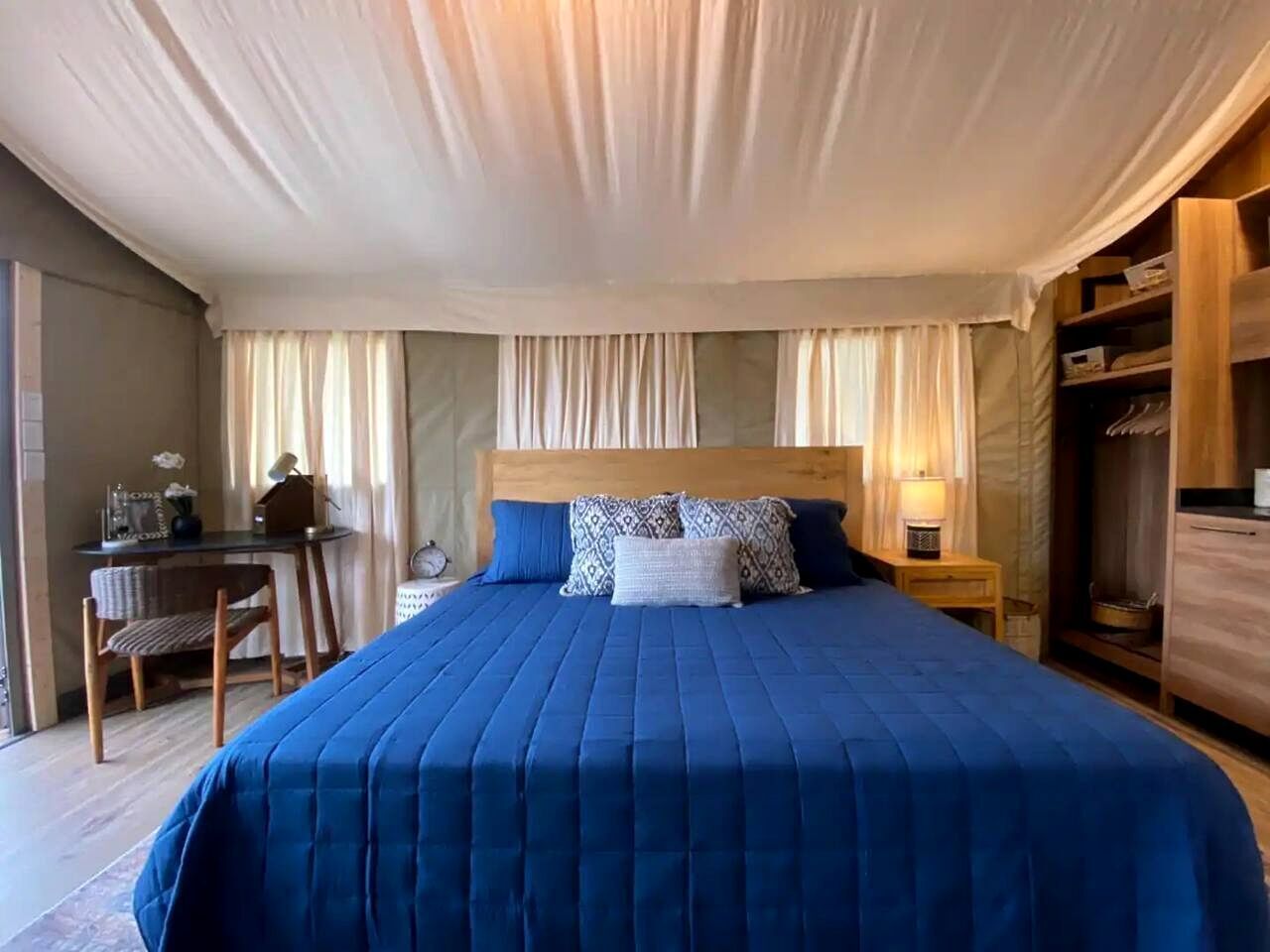 1 bedroom, bed sheets