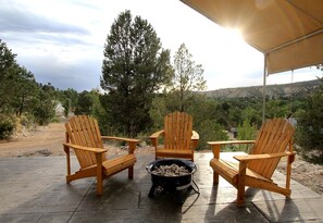 Terrace/patio - Luxury Camping Rental near Zion Nation Park for Utah Glamping (Orderville)