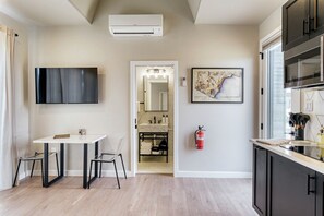 Refrigerador, microondas, parrilla de estufa y lavavajillas 