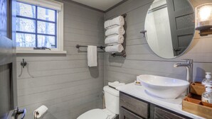 Towels - Magical Tiny Cottage with Lovely Outdoor Living in Tennessee (Tracy City)