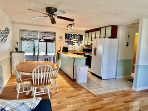 Unclassified image, 4 of 28, button - Incredible Cottage with Fantastic Sights in Weeki Wachee, Florida (Fort Lauderdale)