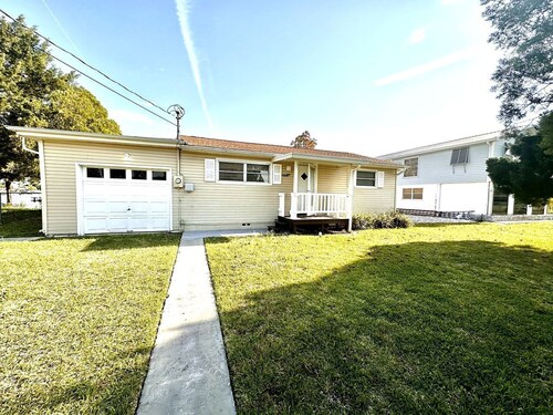 Incredible Cottage with Fantastic Sights in Weeki Wachee, Florida