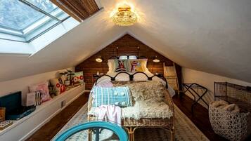 1 bedroom, iron/ironing board, travel crib, WiFi