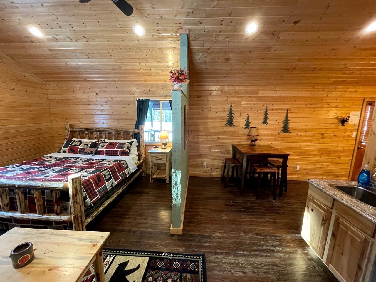 1 bedroom, bed sheets